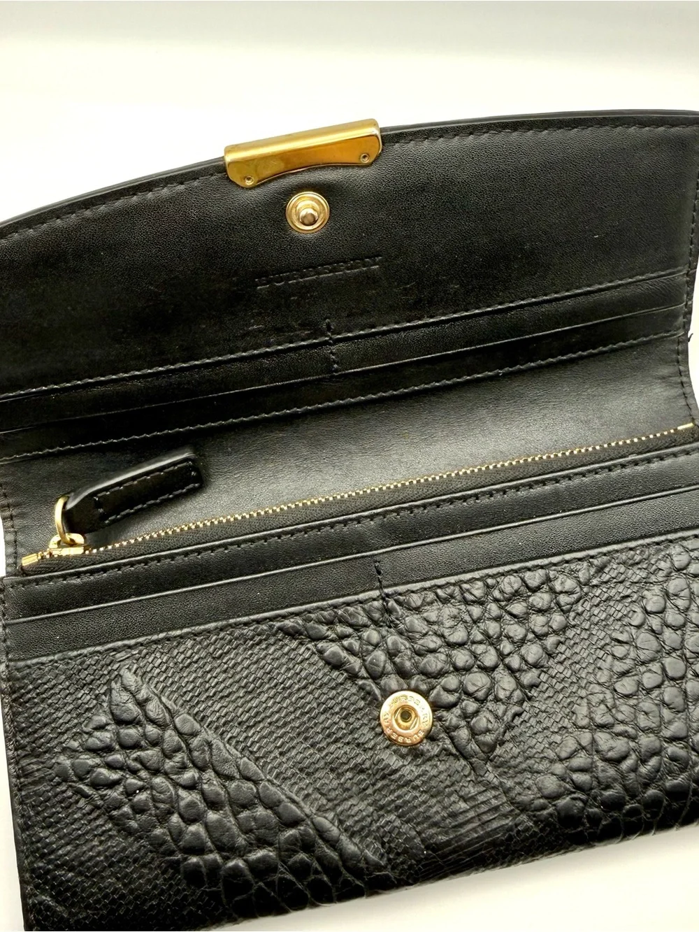 Burberry Embossed Pattern Black Leather Wallet | New Zipper Pull